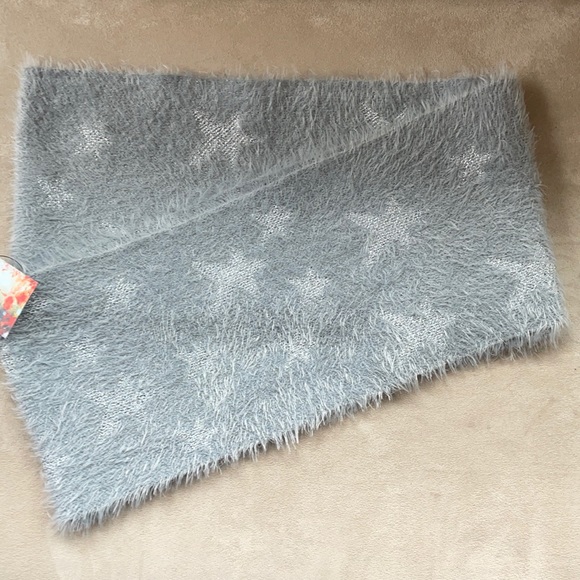 Knit Bonbons Accessories - Fuzzy Star Infinity Scarf NWT